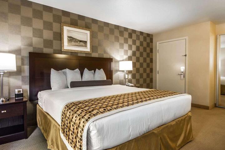 Room 32 of 53