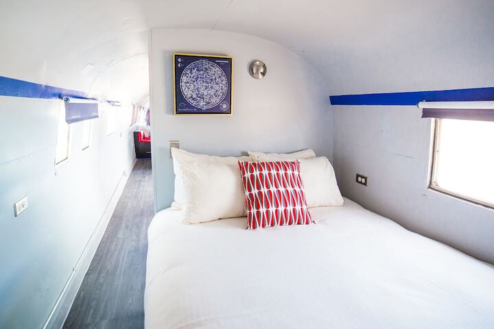 Room 83 of 183