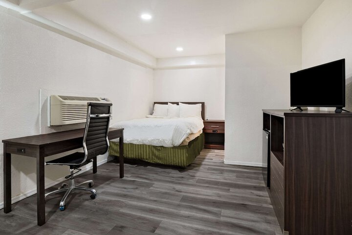 Room 19 of 30