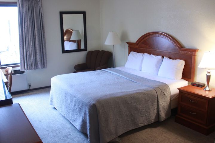 Shawano Four Seasons Hotel