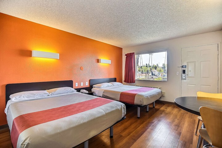 Room 16 of 33