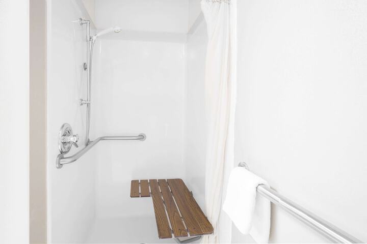 Room 15 of 35