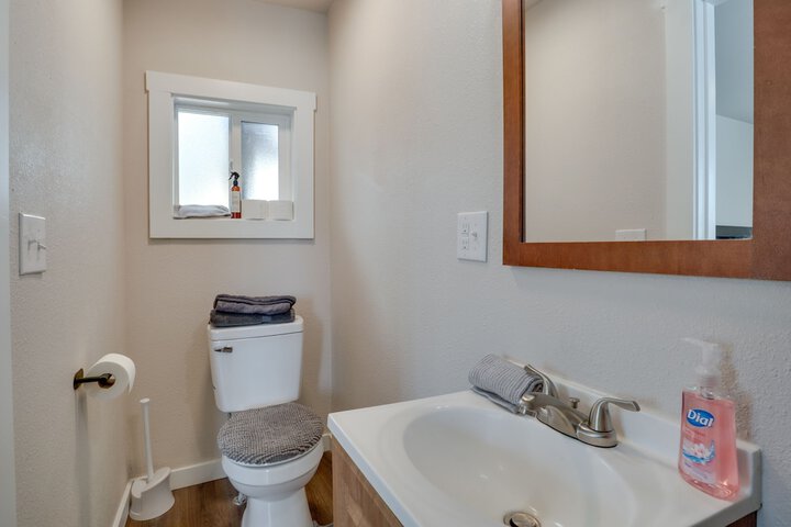 Lafayette Townhome: Cozy Retreat w / Private Patio