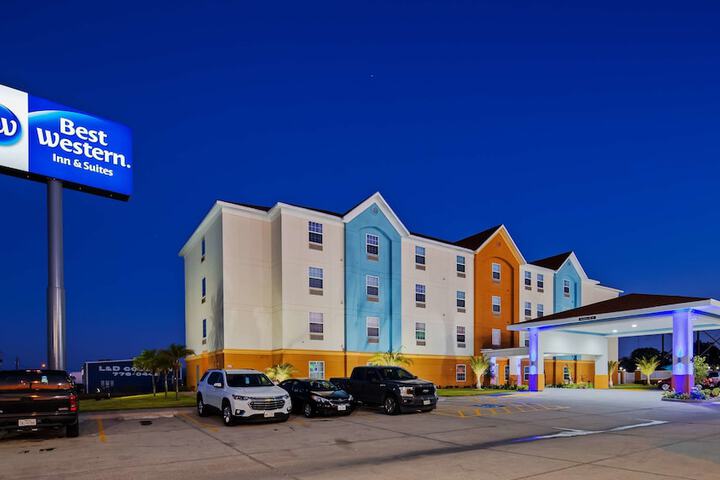 Hotel 3 of 27