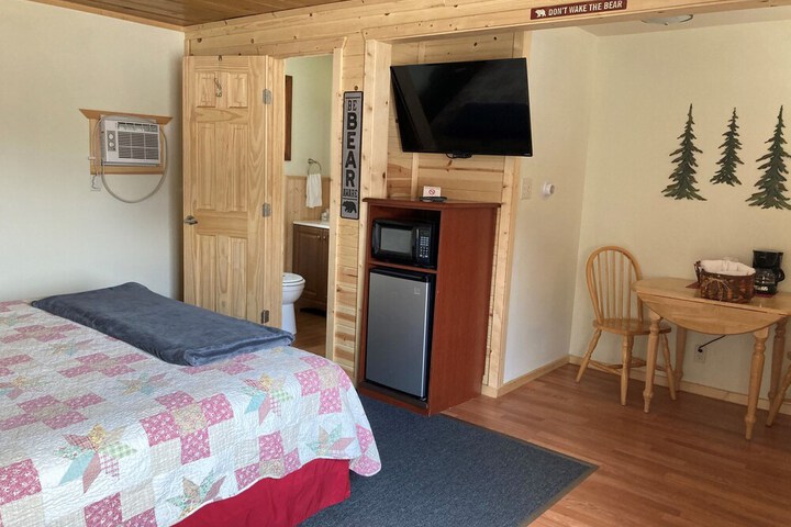 BEARADISE MOTEL