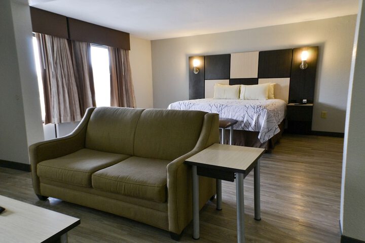 Room 8 of 13