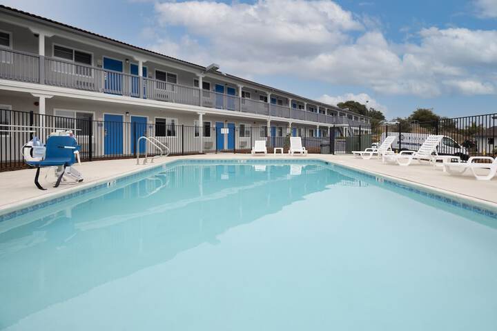 Days Inn by Wyndham Arroyo Grande / Pismo Beach