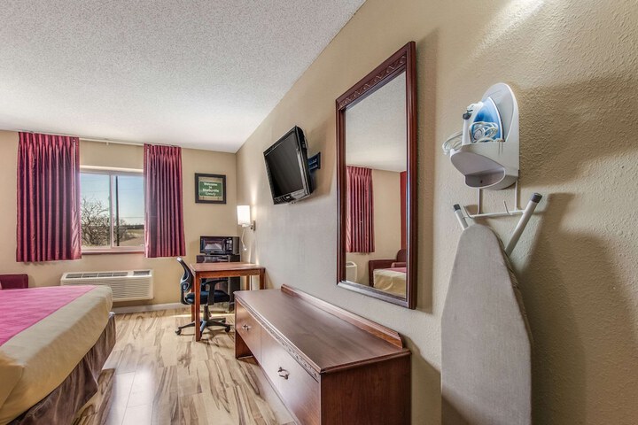 Room 7 of 28