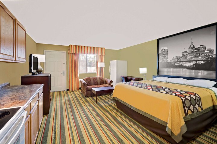 Room 8 of 15