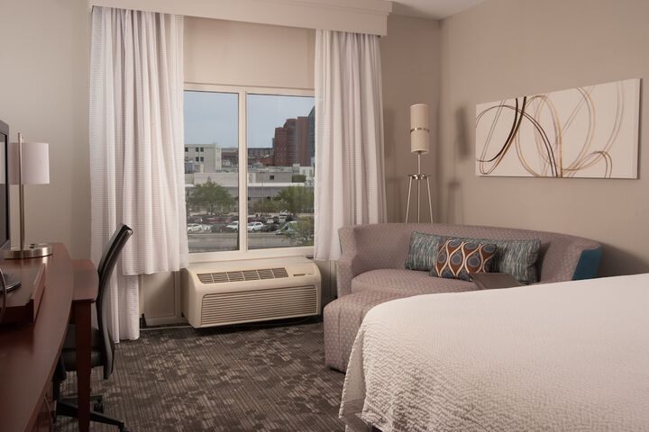 Room 32 of 62