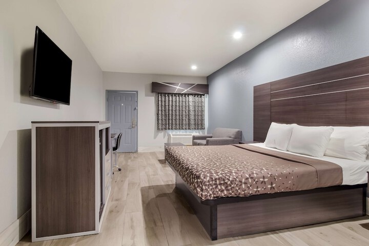 Room 18 of 35
