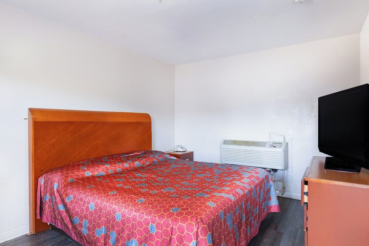 Manor Motel by OYO Near Oak Brook / Chicago Westchester