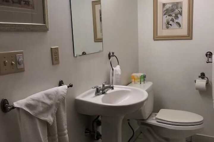 Room 46 of 77
