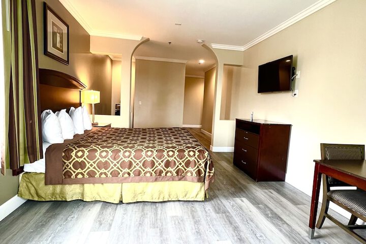 Harbor Inn & Suites