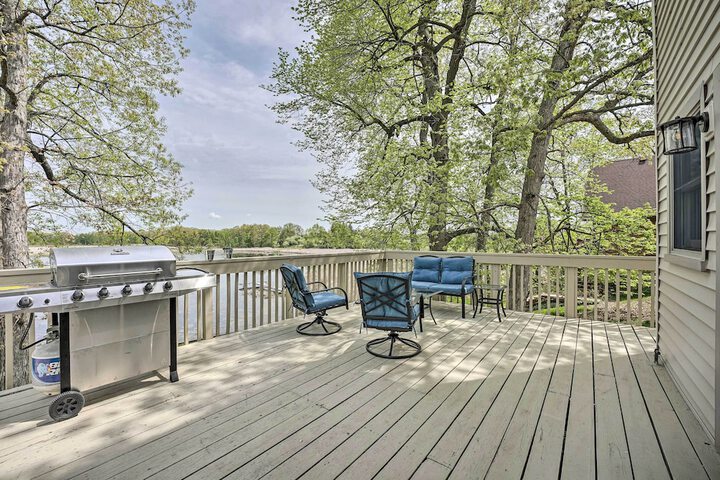 Pet-friendly Grass Lake Retreat w / Game Room!