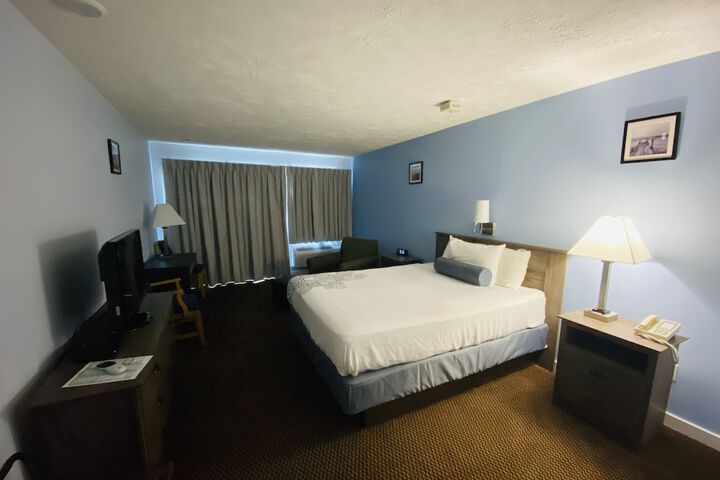 Fleetwood Inn & Suites