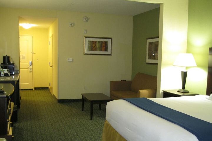 Holiday Inn Express & Suites Covington by IHG