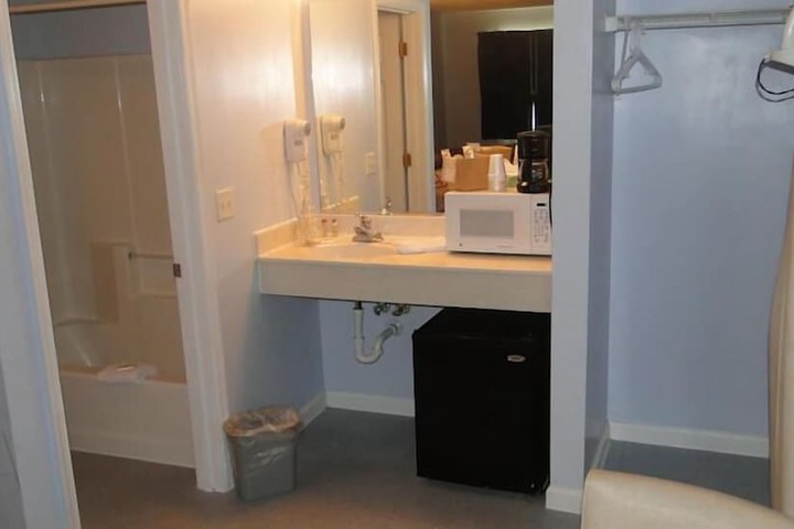Room 5 of 8