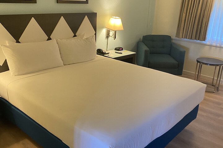 Room 64 of 116