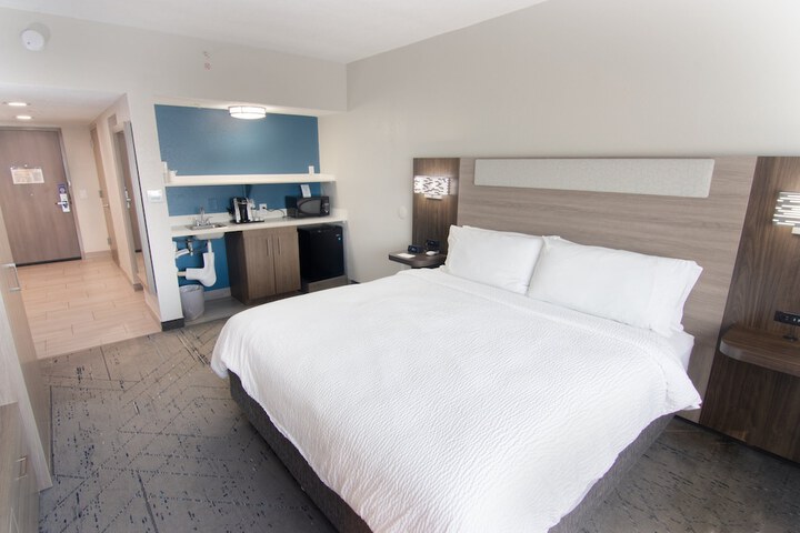 Room 40 of 72