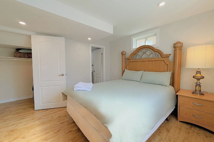 Cozy Rooms in Bright Walkout Suite - Newly Renovated 2026