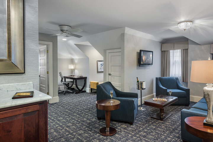 Suite 11 of 48