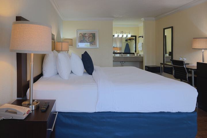 Room 32 of 94