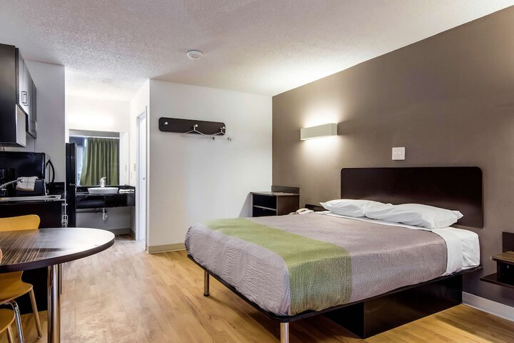 Room 15 of 38
