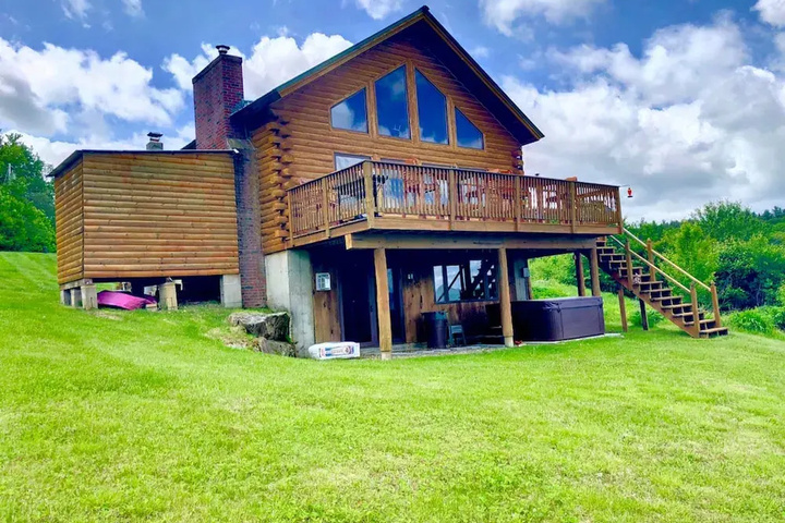 Majestic Vista Mountainside Cabin