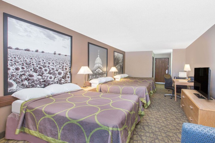 Room 9 of 15