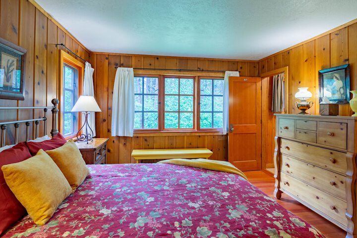 Lake Creek Lodge