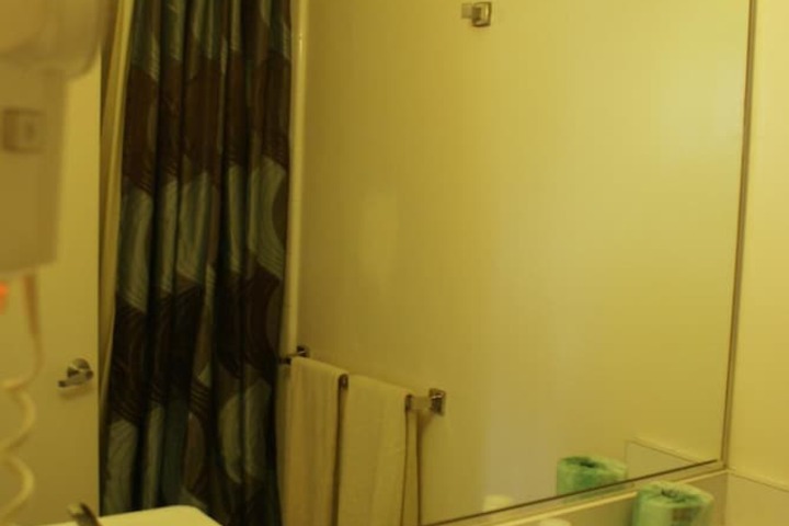 Room 32 of 51
