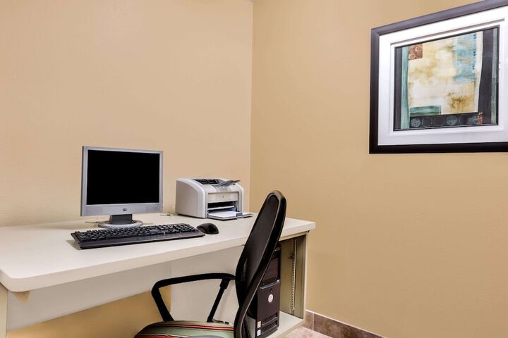 Business Center 17 of 17