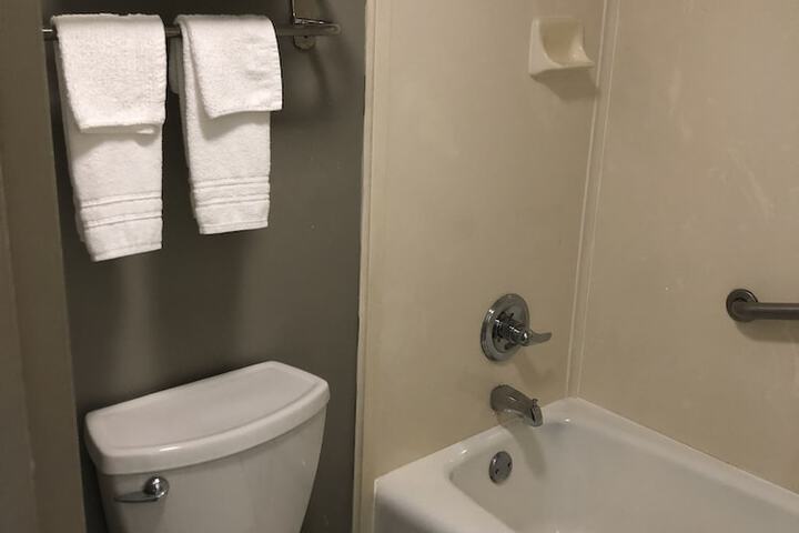 Room 32 of 40