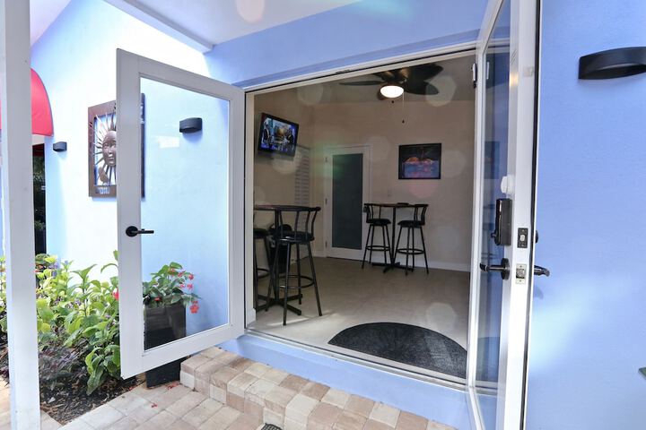 Fantasy Island Inn – Caters to Men