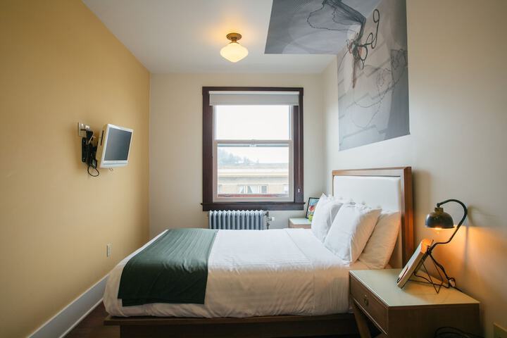 Room 16 of 32