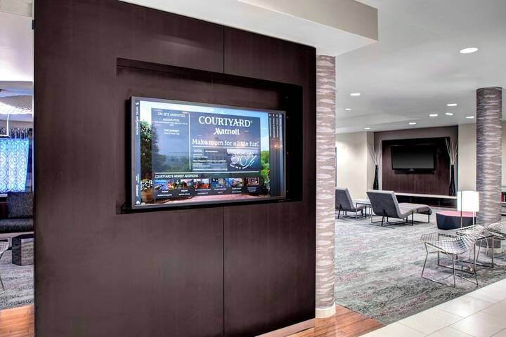 Courtyard by Marriott Richmond North