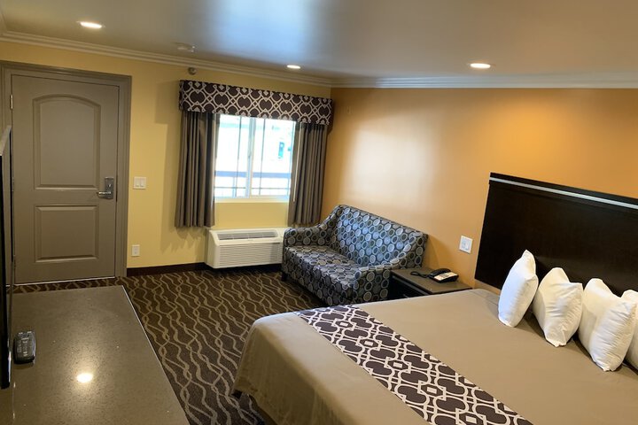 Ontario Inn & Suites