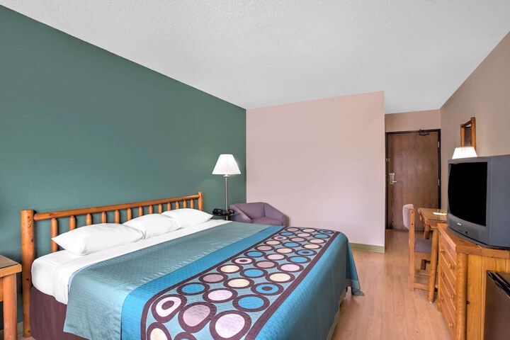 Room 14 of 28