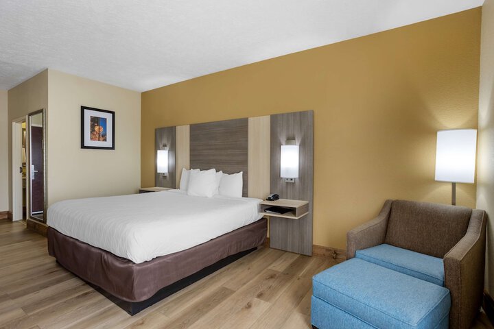 Room 17 of 31