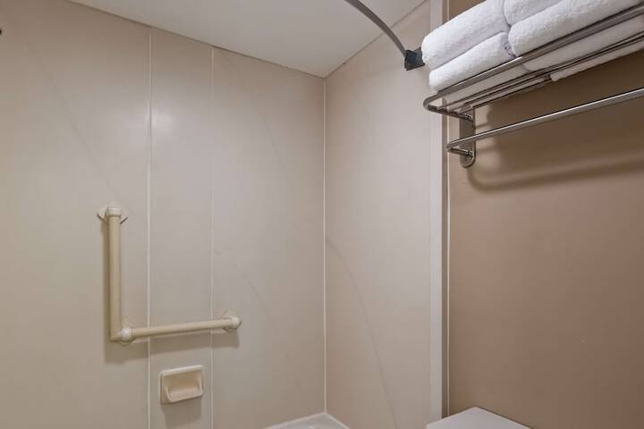 Room 9 of 25