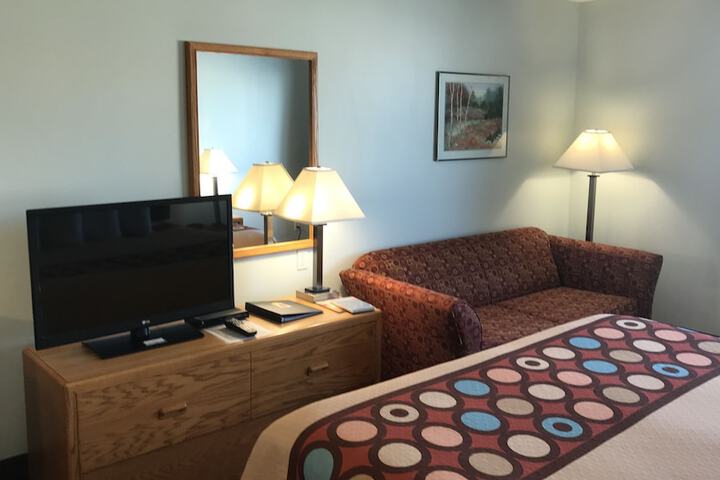 Super 8 by Wyndham Kindersley