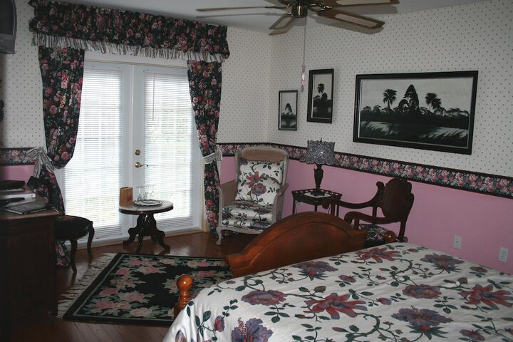 Heron Cay Lakeview Bed & Breakfast Inn
