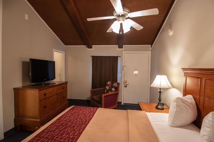 The Crow Peak Lodge
