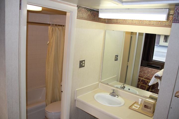 Room 16 of 46