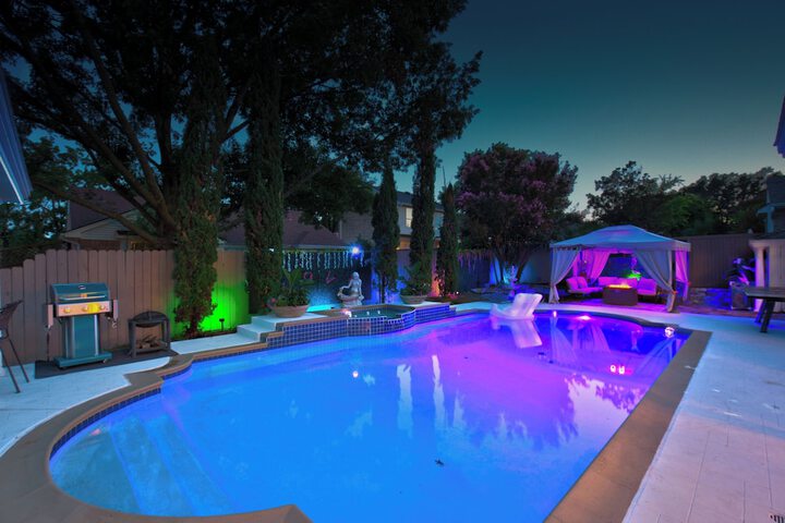 Walk to Lake! Rowlett Escape w / Fire Pit & Views
