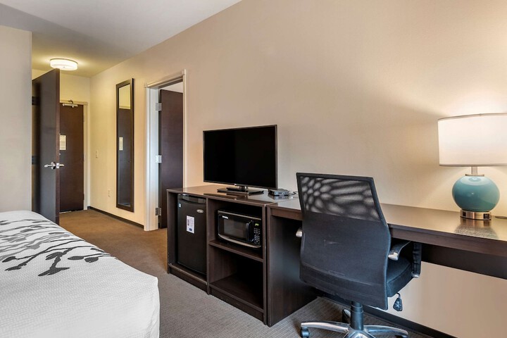 Room 28 of 46