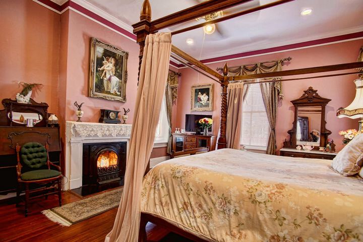 Room 42 of 162