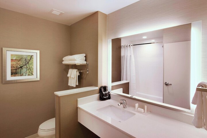 Room 15 of 33
