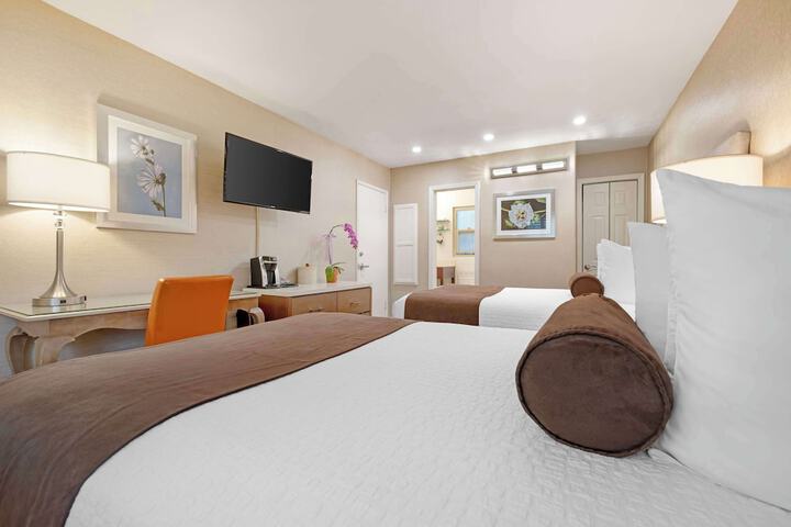 Room 18 of 27